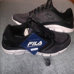 Fila Memory Foam Sneakerz sz 7